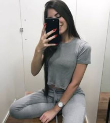 Olá,me chamo Laurinha,sou baixinha e uma delicinha como está nas fotos,adoro dar e receber prazer, não tenho local, atendo em pousada ou motel.