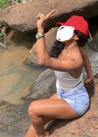 Olá me chamo Vivi Monteiro, tenho 1,60 de altura 60 kilos bem distribuídos, toda gostosa e cheirosa adoro fazer um sexo gostoso, venha tornar seu tempo ainda mais agradável com uma boa companhia sou bem atenciosa gosto de  dar prazer, tenho local bem agradável e discreto. Se você gosta de uma morena com curvas venha me conhecer tenho certeza que não vai se arrepender.