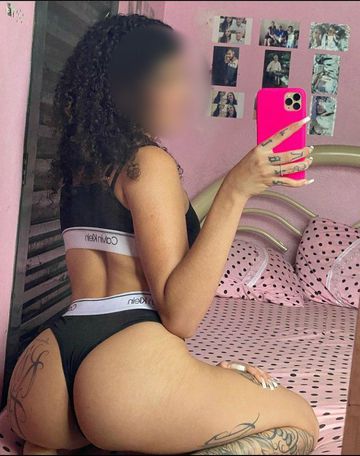 Oi meus amores sou mineira estou aqui de agem sou muito carinhosa e tranquila faço estilo namoradinha de um jeito bem sapeca vip
Meu atendimento é completo com anal e oral sem camisinha
Vendo conteúdo 
Faço vídeo chamada 