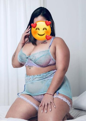Olá amores me chamo tifani tenho 22 anos trabalho com massagens e envolvimento tenho local venha me conhecer 