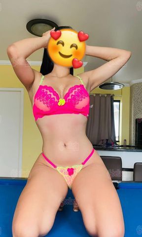 Uma gatinha cheirosa e toda gostosa
Atendo homens mulheres ou casal
Atendimento estilo namoradinha

Vendo conteúdos também!