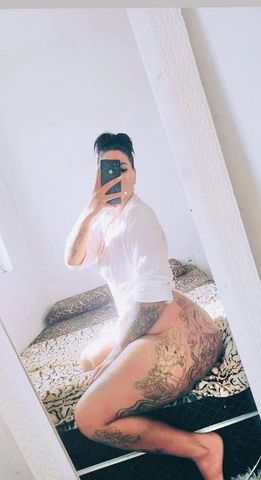 Sou provocante, sigilosa, carinhosa, safada e muito ousada na hora H, não nego fogo e tenho um bucetinha depilada super quente. Realizo massagem relaxante com uso de óleos e cremes corporais, para deixar seu dia mais gostoso e você relaxar do estresse diário com muito prazer. Faço um boquete de enlouquecer, verdadeira boca de veludo, venha provar minha boca macia e minha língua safada, vou fazer um oral bem babadinho em você. Atendo sem pressa, amo que chupe minha bucetinha molhadinha e quentinha até gozar bem gostoso na sua boca, fazendo você tomar todo meu mel, tenho certeza que nosso encontro será inesquecível. Me chama no WhatsApp ou ligação, atendimento incrível, tenho experiência com casais e iniciantes, com beijo molhado e muito mais. Tenho local próprio, climatizado e com toalhas limpas.